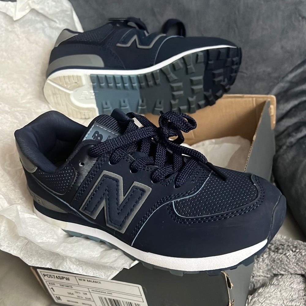 New balance kids 13 1/2 navy blue new in original box
